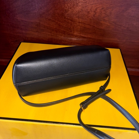 Fendi black leather lambskin clutch with strap - Picture 5 of 12